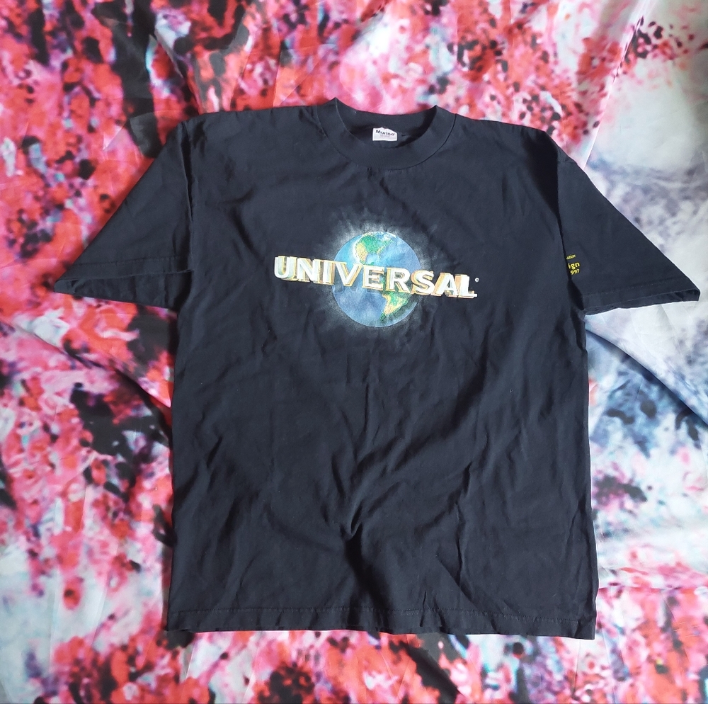 Vintage 1997 Universal T-shirt